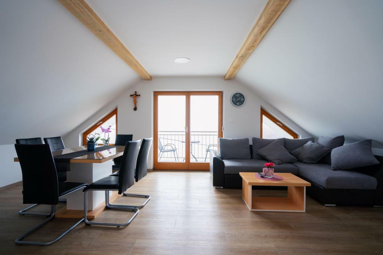 Pjagodic Apartments & Wellness ツェルクニェ・ナ・ゴレニスケム エクステリア 写真