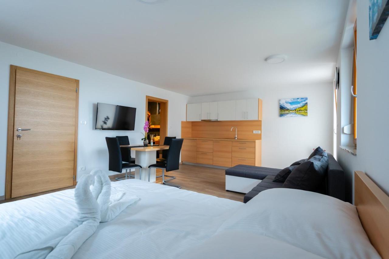 Pjagodic Apartments & Wellness ツェルクニェ・ナ・ゴレニスケム エクステリア 写真
