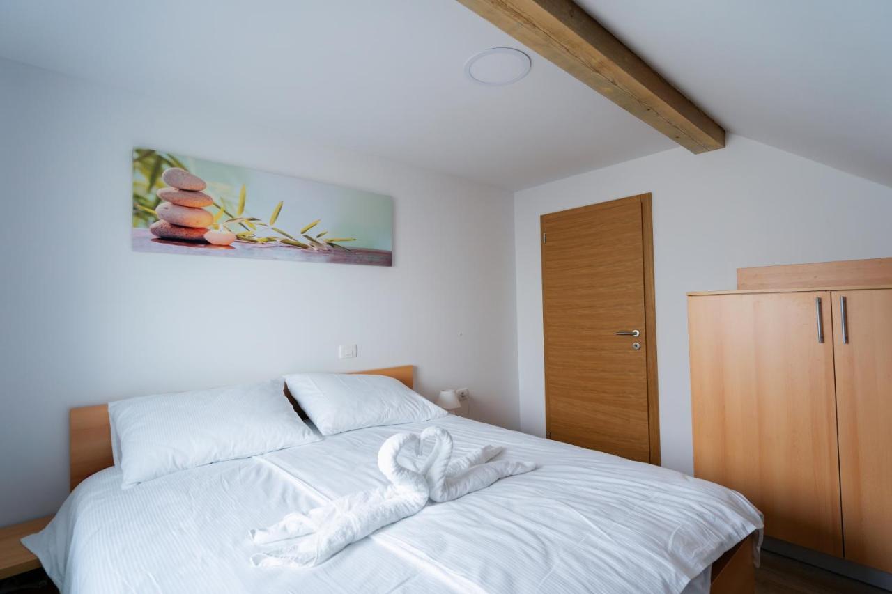 Pjagodic Apartments & Wellness ツェルクニェ・ナ・ゴレニスケム エクステリア 写真