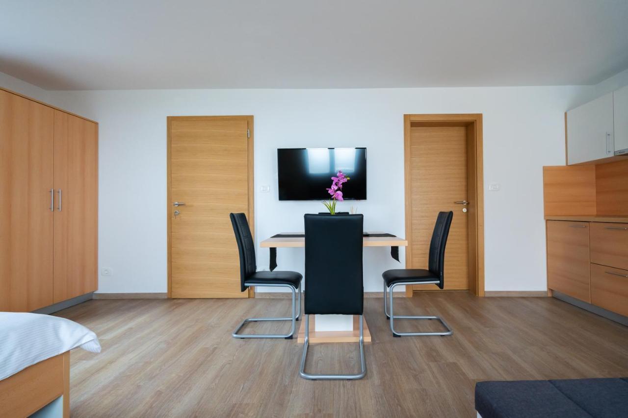 Pjagodic Apartments & Wellness ツェルクニェ・ナ・ゴレニスケム エクステリア 写真