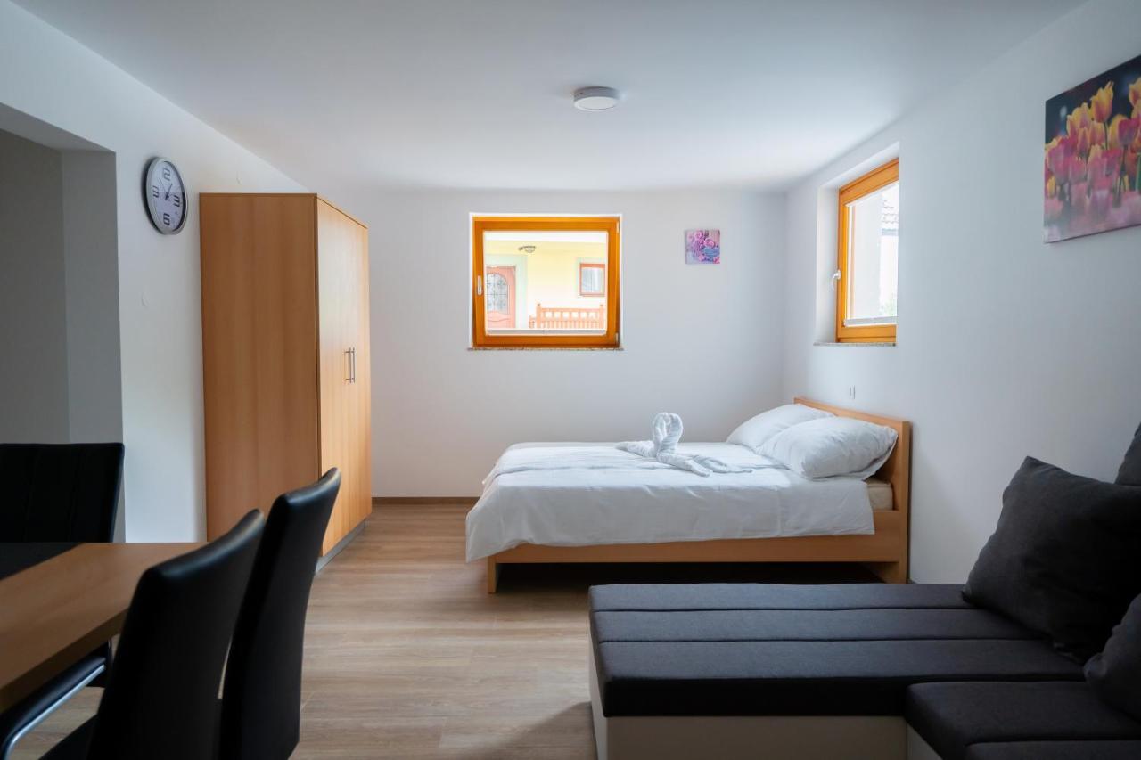 Pjagodic Apartments & Wellness ツェルクニェ・ナ・ゴレニスケム エクステリア 写真